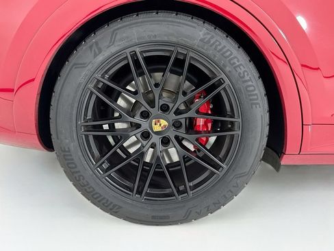 Certified 2025 Porsche Cayenne GTS AWD/4WD image 11