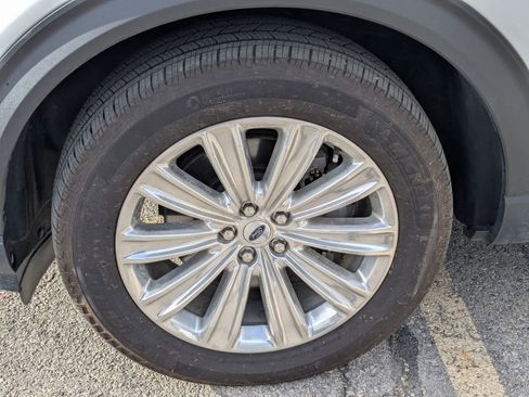 Used 2022 Ford Explorer Limited image 13