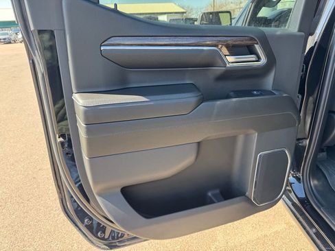 Used 2024 Chevrolet Silverado 1500 RST w/ Z71 Off-Road Package image 17