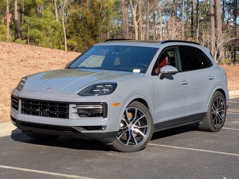 Certified 2024 Porsche Cayenne S image 1