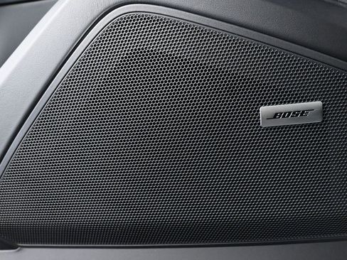 Used 2025 Porsche Cayenne image 16