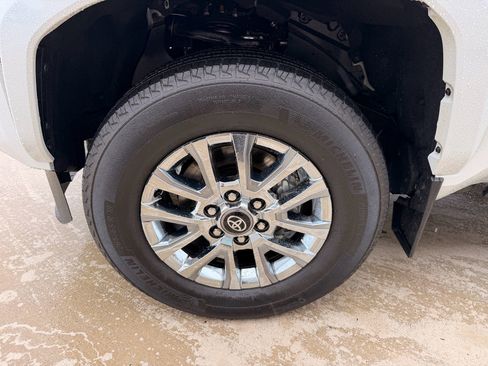 Used 2026 Toyota Tacoma Limited AWD/4WD image 39