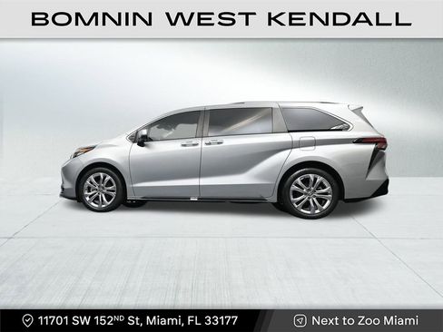 Used 2023 Toyota Sienna Platinum image 22