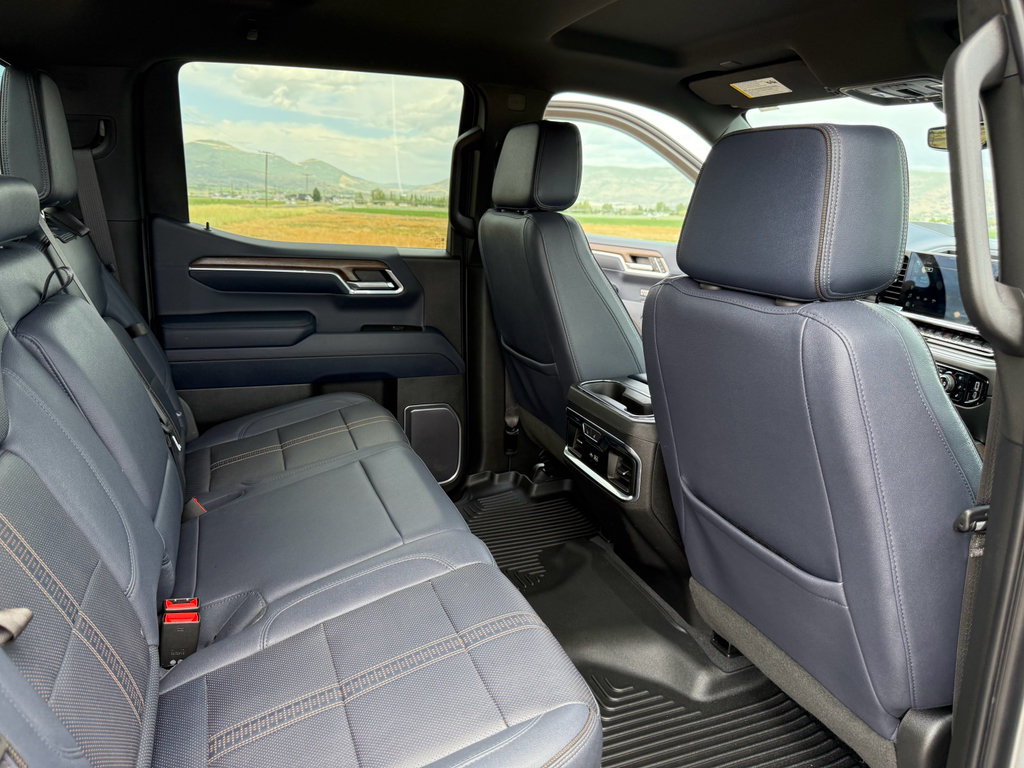 Used 2023 Chevrolet Silverado 1500 High Country w/ Technology Package AWD/4WD image 35