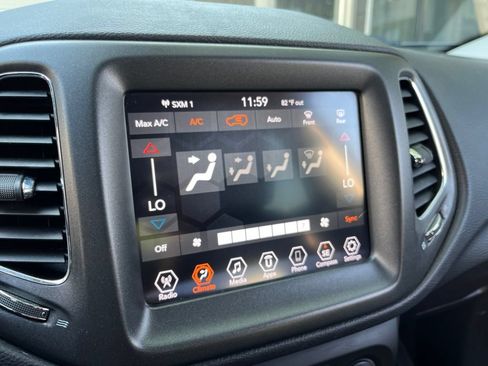 Used 2020 Jeep Compass Trailhawk AWD/4WD image 32