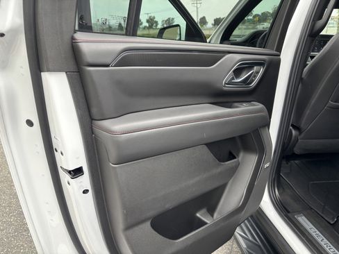 Used 2023 Chevrolet Suburban RST w/ Luxury Package AWD/4WD image 14