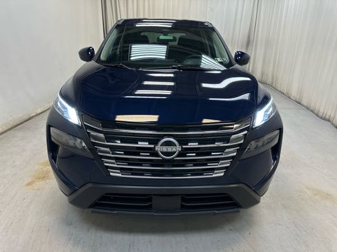 Certified 2025 Nissan Rogue SV image 6