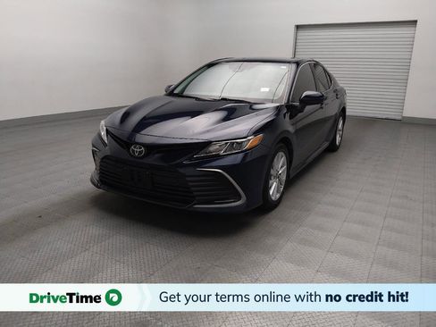Used 2021 Toyota Camry LE image 1