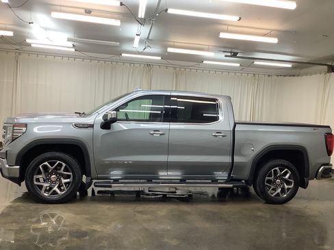 Used 2024 GMC Sierra 1500 SLT w/ SLT Premium Package AWD/4WD image 10