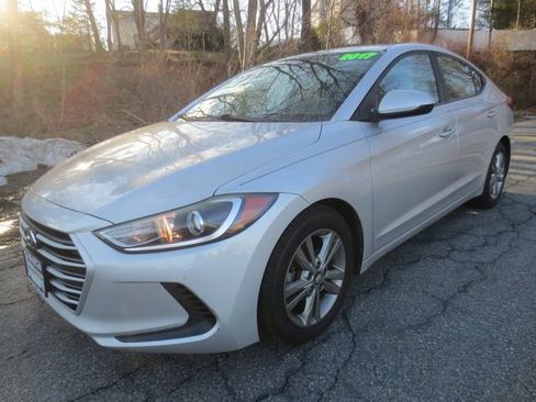 Used 2017 Hyundai Elantra SE image 1