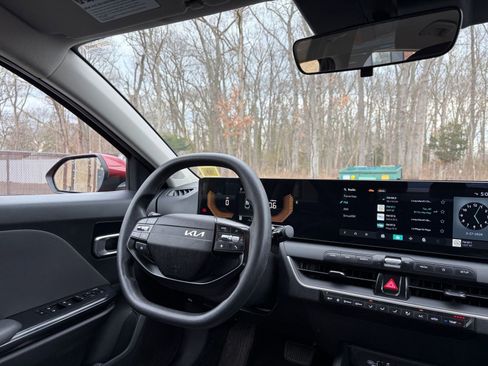 Used 2025 Kia K4 LXS image 33