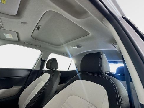 Certified 2025 Hyundai Venue SEL FWD image 14