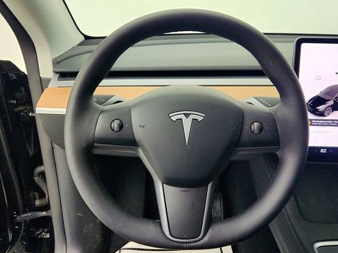 Used 2025 Tesla Model Y Long Range image 12