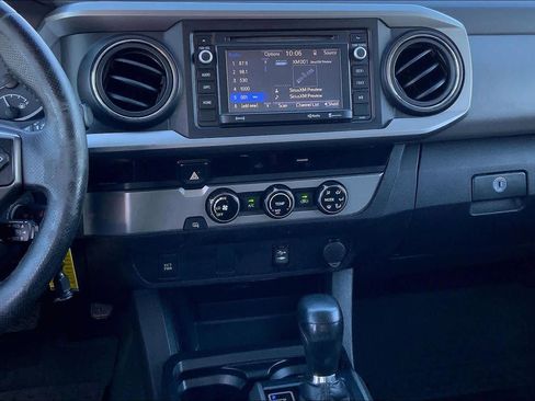 Used 2017 Toyota Tacoma SR5 w/ Tow Package image 7