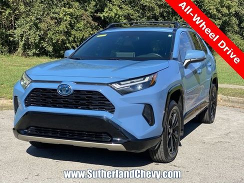 Used 2022 Toyota RAV4 SE image 3