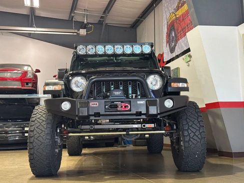 Used 2023 Jeep Gladiator Rubicon w/ Cold Weather Group AWD/4WD image 29