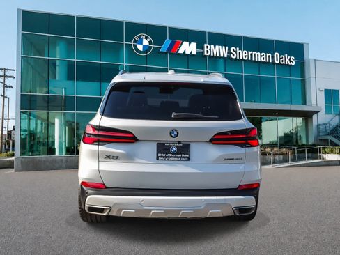 Used 2024 BMW X5 xDrive40i w/ Premium Package AWD/4WD image 5