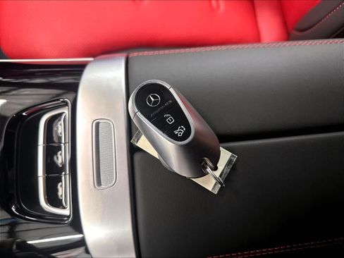 Used 2025 Mercedes-Benz CLE 53 AMG 4MATIC Cabriolet image 37