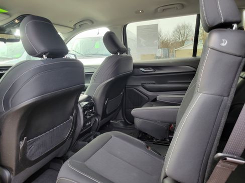 Used 2023 Jeep Grand Cherokee L Laredo w/ Luxury Tech Group I image 17