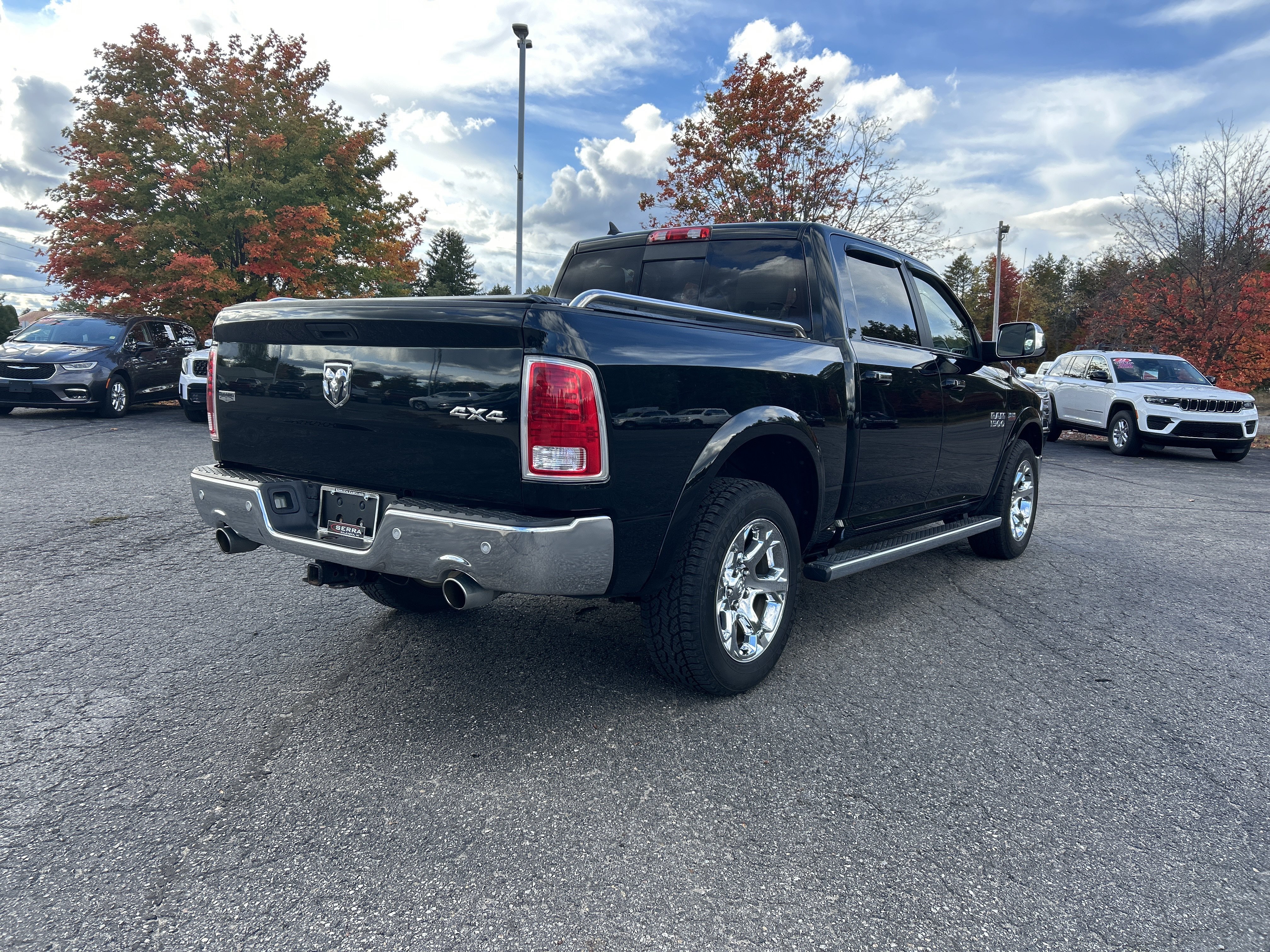 Used 2015 RAM 1500 Laramie w/ Convenience Group AWD/4WD image 3