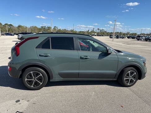Used 2023 Kia Niro EX image 8