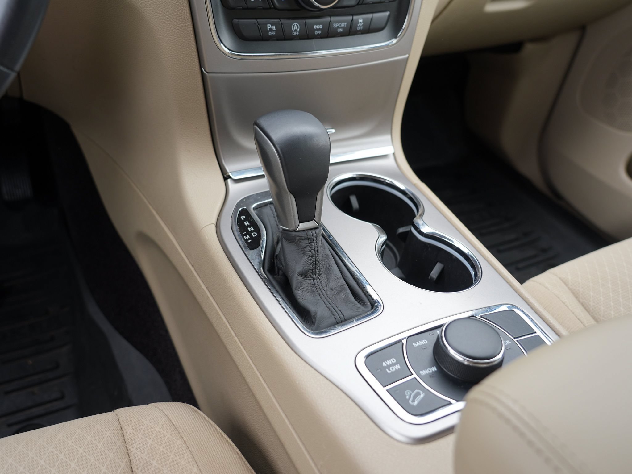 Used 2019 Jeep Grand Cherokee Laredo AWD/4WD image 25