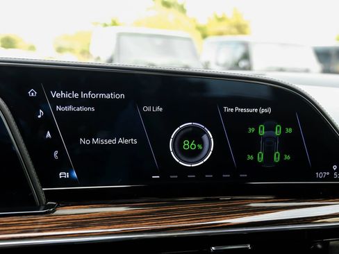 Used 2024 Cadillac Escalade Premium Luxury w/ Performance Package AWD/4WD image 41