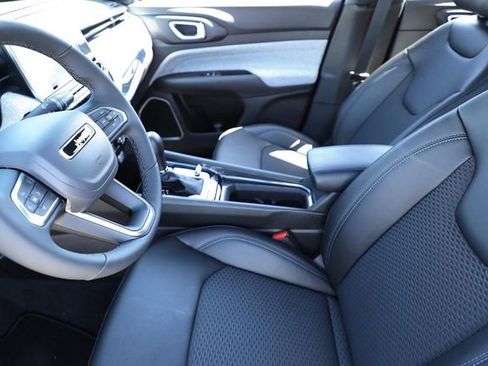 New 2025 Jeep Compass Latitude image 13