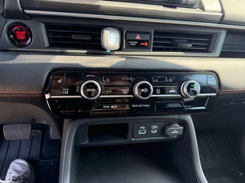 Used 2025 Honda Pilot Sport image 16