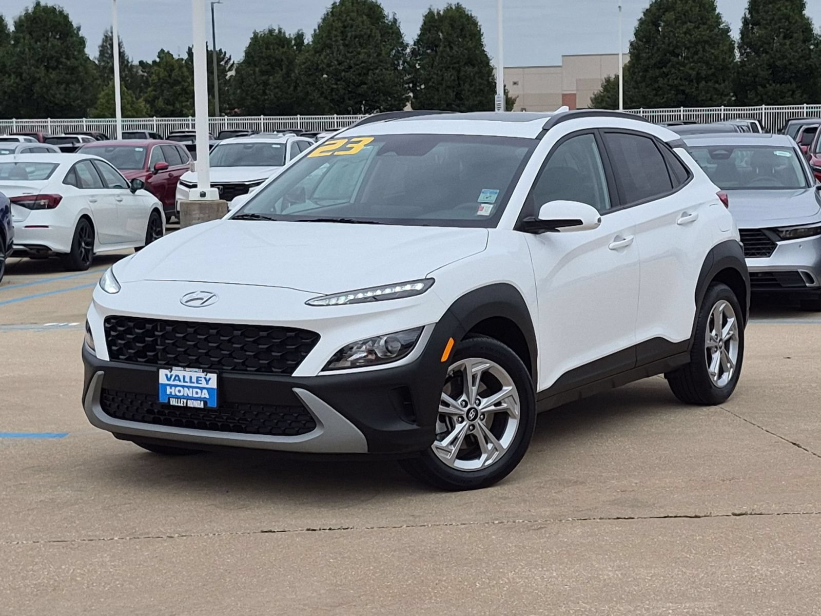 Used 2023 Hyundai Kona SEL w/ Convenience Package AWD/4WD image 2