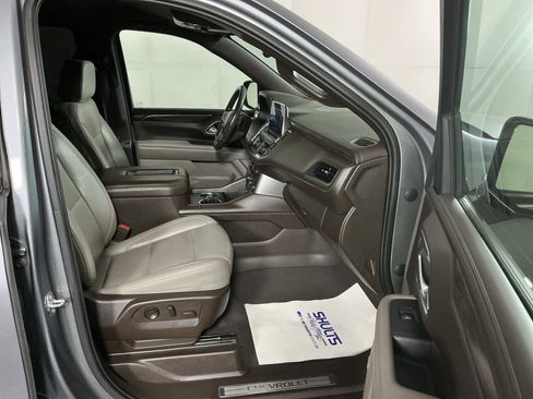 Used 2021 Chevrolet Suburban Z71 w/ Z71 Off-Road Package image 12