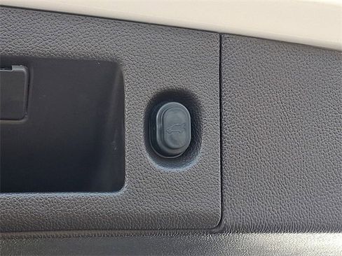 Used 2017 GMC Yukon Denali image 34