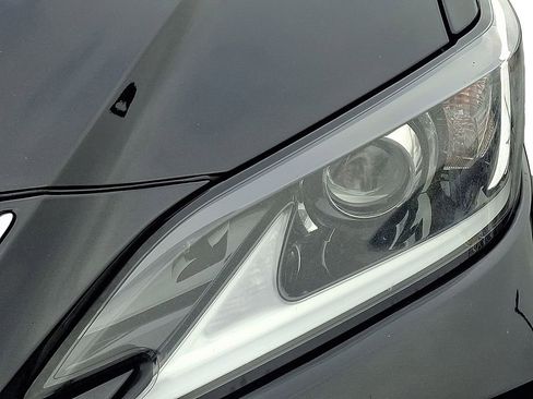 Used 2019 Lexus ES 300h w/ Luxury Package image 10