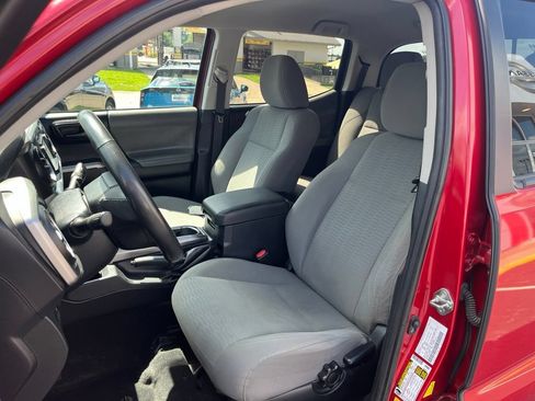 Used 2018 Toyota Tacoma SR5 AWD/4WD image 23
