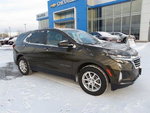 Used 2024 Chevrolet Equinox LT image 3