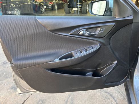 Used 2023 Chevrolet Malibu LT image 3