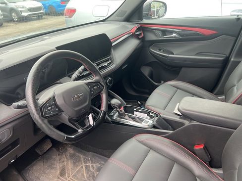 Used 2025 Chevrolet TrailBlazer RS w/ Convenience Package image 7