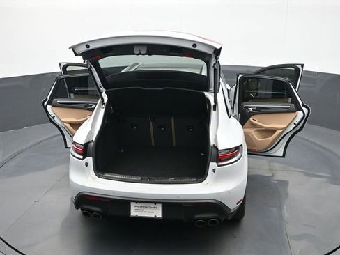Certified 2025 Porsche Macan AWD/4WD image 27