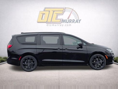 New 2026 Chrysler Pacifica Limited w/ S Appearance Package FWD image 4