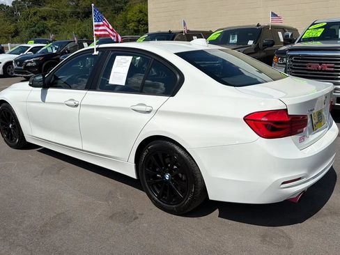 Used 2018 BMW 320i xDrive Sedan w/ Convenience Package AWD/4WD image 3