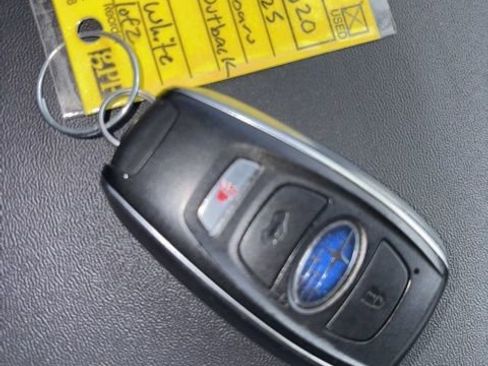 Used 2025 Subaru Outback Limited image 18