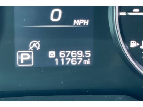 Used 2025 Subaru Outback Premium image 40