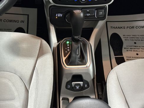 Used 2022 Jeep Renegade Latitude w/ Sun/Sound Group image 22