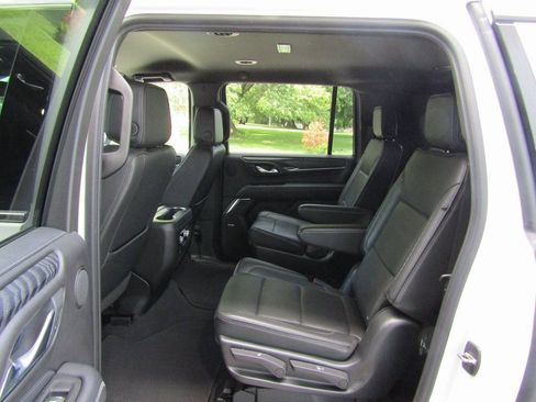 Used 2023 GMC Yukon XL Denali image 37