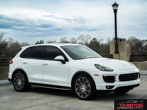 Used 2015 Porsche Cayenne S image 7