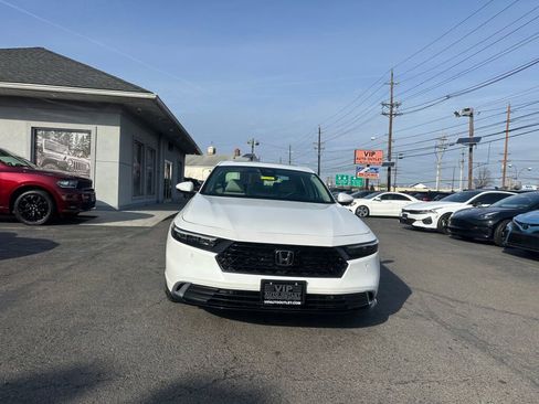 Used 2024 Honda Accord Touring image 2