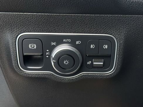 Used 2022 Mercedes-Benz GLB 250 image 22