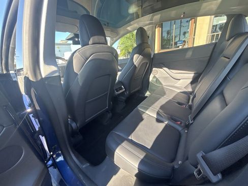 Used 2022 Tesla Model Y Long Range image 12