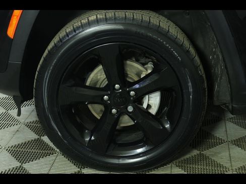 Used 2023 Jeep Grand Cherokee Altitude image 14