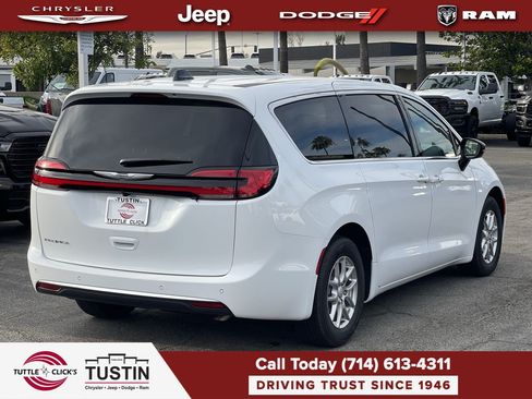 New 2026 Chrysler Pacifica Select FWD image 6